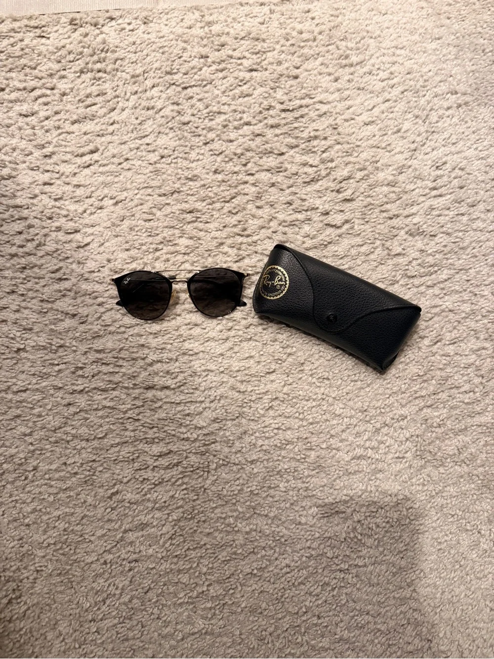 Ray-Ban Round Metal Sunglasses in Black and Gold